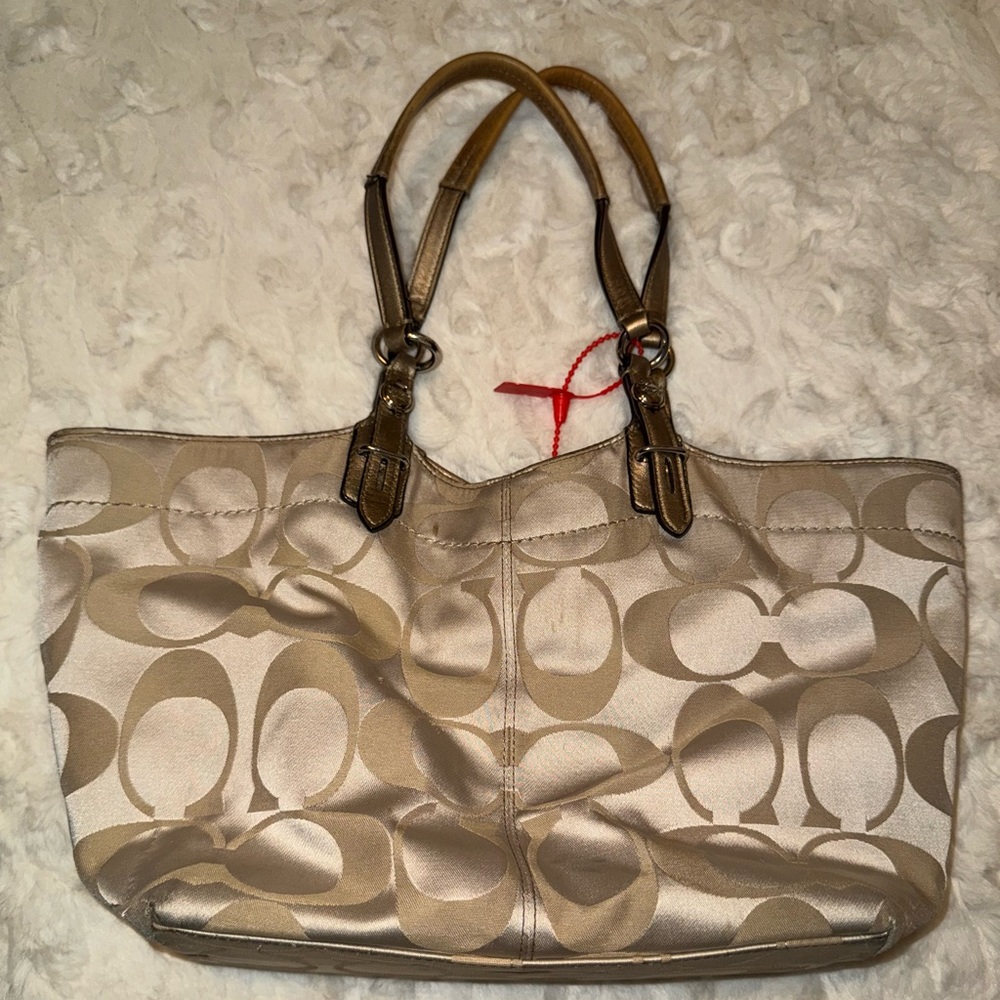 Coach bag with zipper gusset two-way color